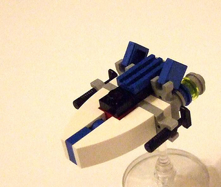 Illustration for article titled Using Hundreds of LEGO Star Wars Mini-Spaceships to Create Huge Battles